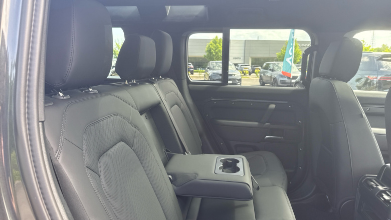 Land Rover Defender 3.0 D250 X-Dynamic SE 110 5dr Auto Diesel Estate